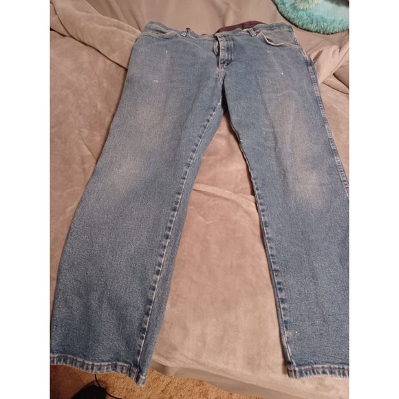 Men's Wrangler Rugged Wear Jeans. 40x29.  Faded Blue Denim. - Picture 2 of 9